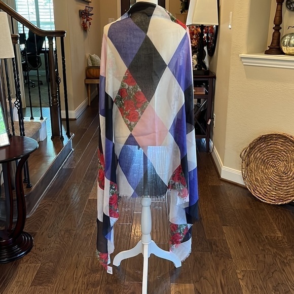 New BP Multi Colored Wrap Scarf. Lightweight large! Diamond  Pattern Roses Large - Picture 3 of 15